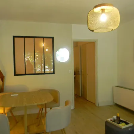 Charming Near With Parking In By Weekome *