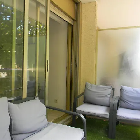 Charming Near With Parking In By Weekome *