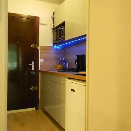 Charming Near With Parking In By Weekome